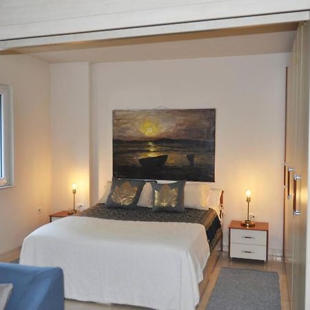 Chic City Retreat - Stylish Apartment In Bllok, Тирана Экстерьер фото