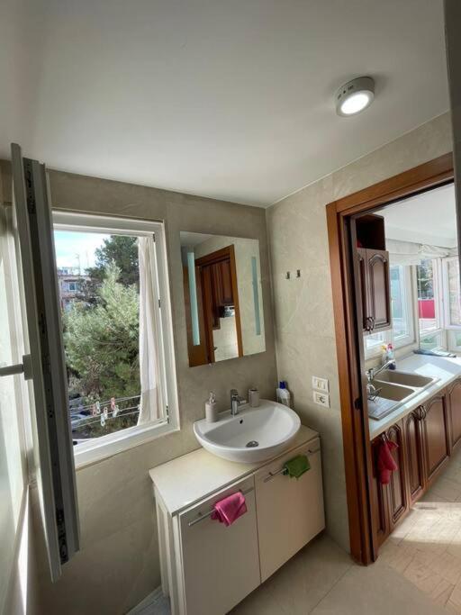 Chic City Retreat - Stylish Apartment In Bllok, Тирана Экстерьер фото