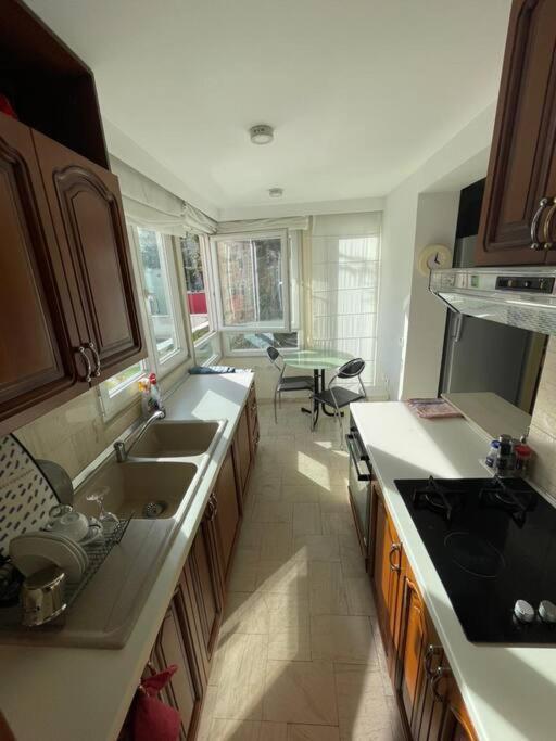 Chic City Retreat - Stylish Apartment In Bllok, Тирана Экстерьер фото