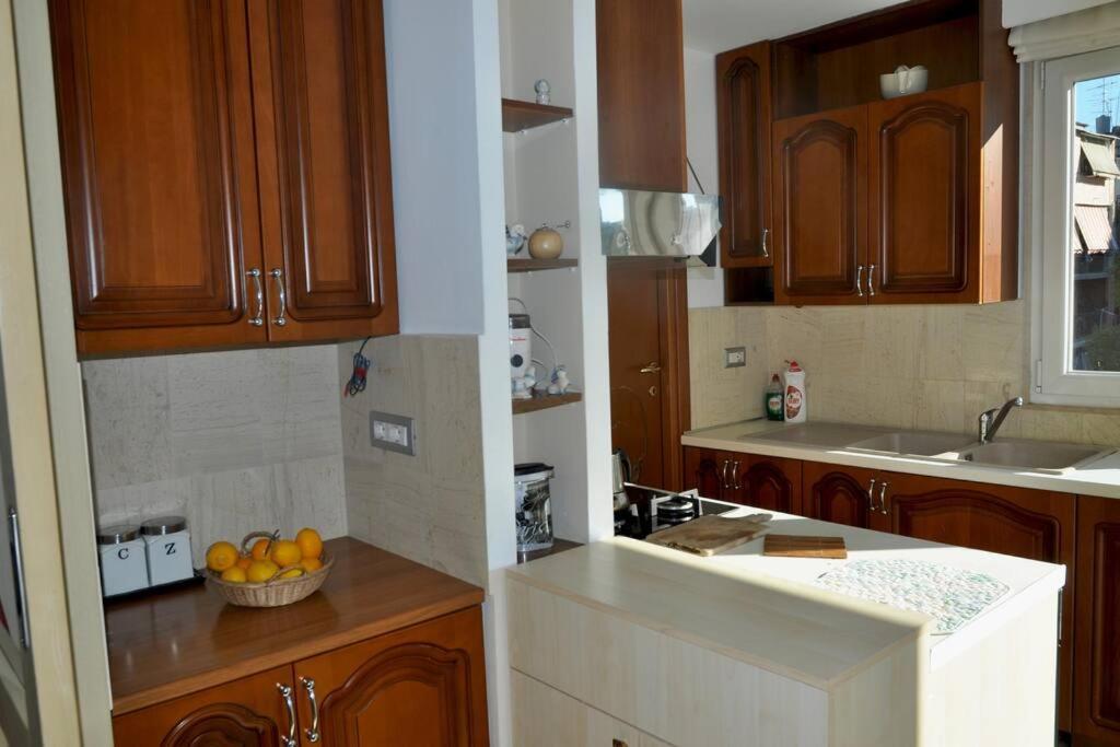 Chic City Retreat - Stylish Apartment In Bllok, Тирана Экстерьер фото
