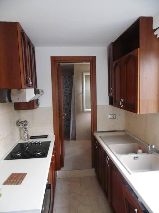 Chic City Retreat - Stylish Apartment In Bllok, Тирана Экстерьер фото