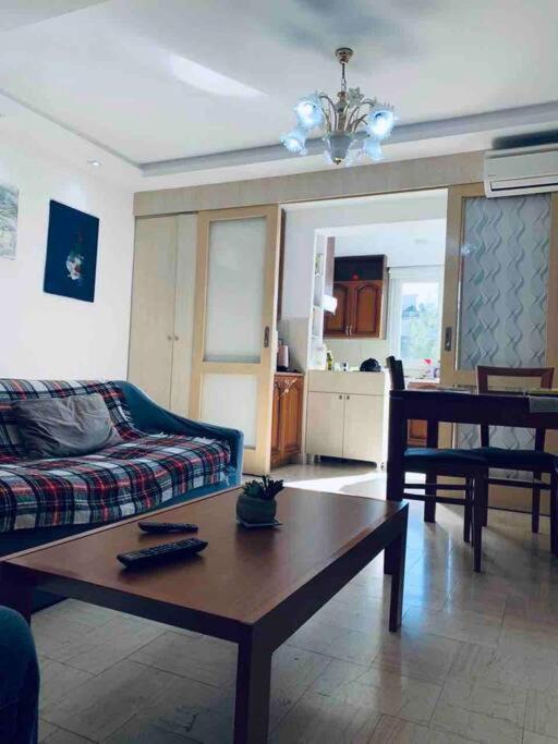 Chic City Retreat - Stylish Apartment In Bllok, Тирана Экстерьер фото