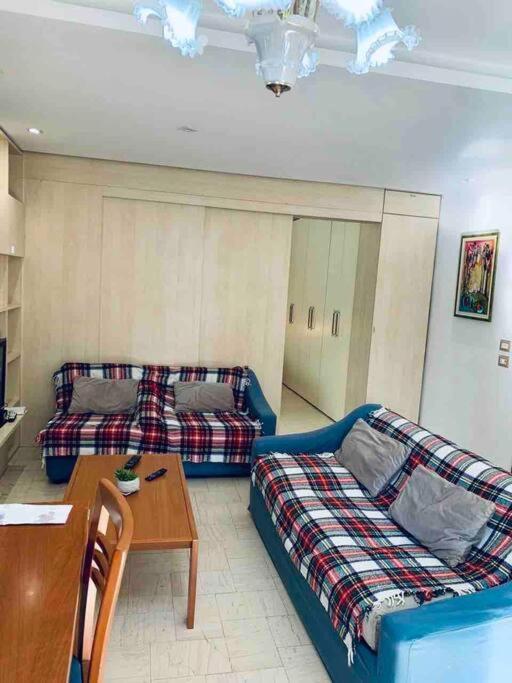 Chic City Retreat - Stylish Apartment In Bllok, Тирана Экстерьер фото