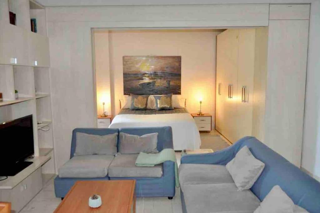 Chic City Retreat - Stylish Apartment In Bllok, Тирана Экстерьер фото